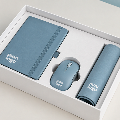 Exemple de composition : coffret blanc avec carnet, souris et étui bleu ciel