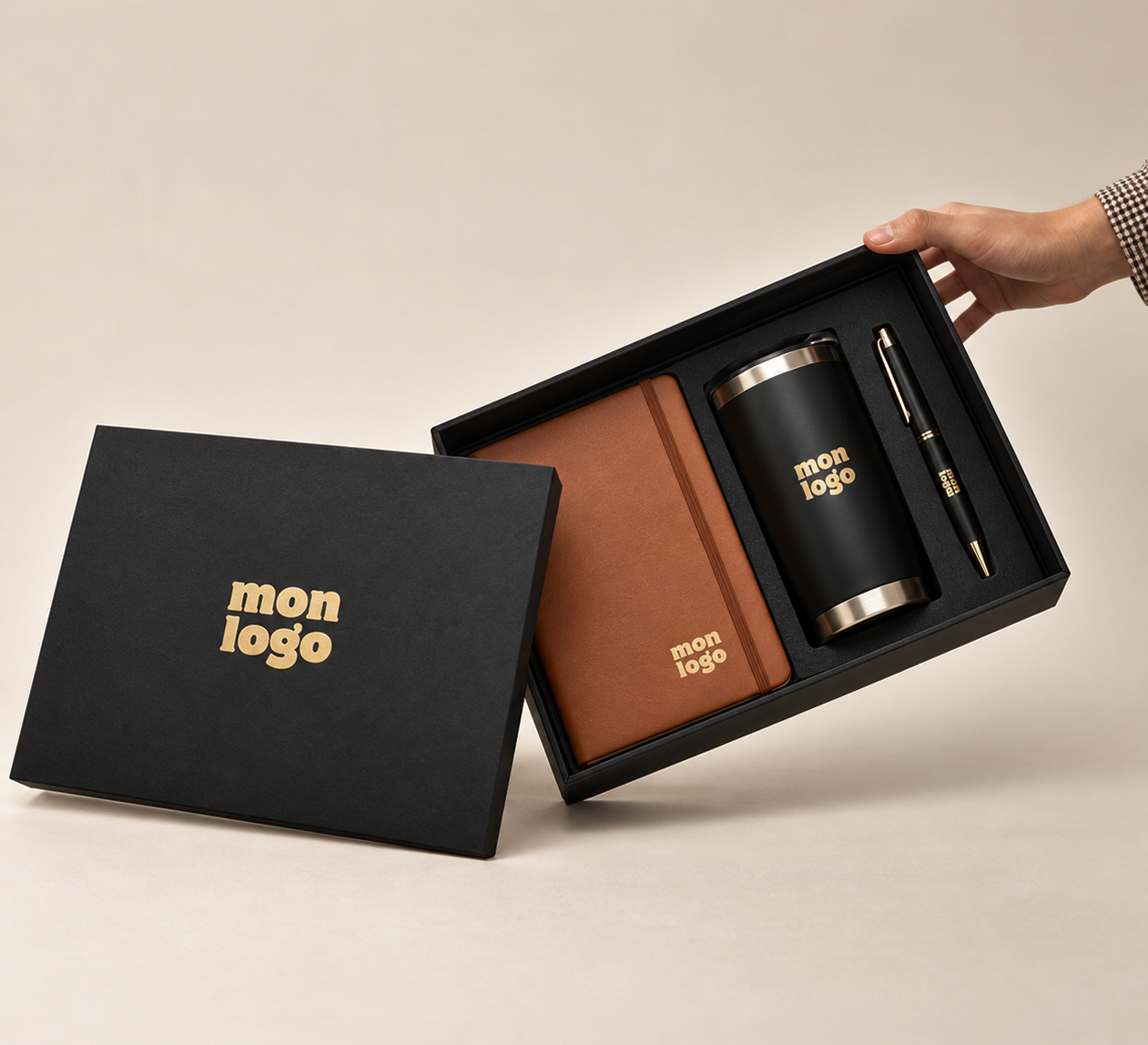 Coffret cadeau personnalisé avec carnet, mug isotherme et stylo marqués d'un logo
